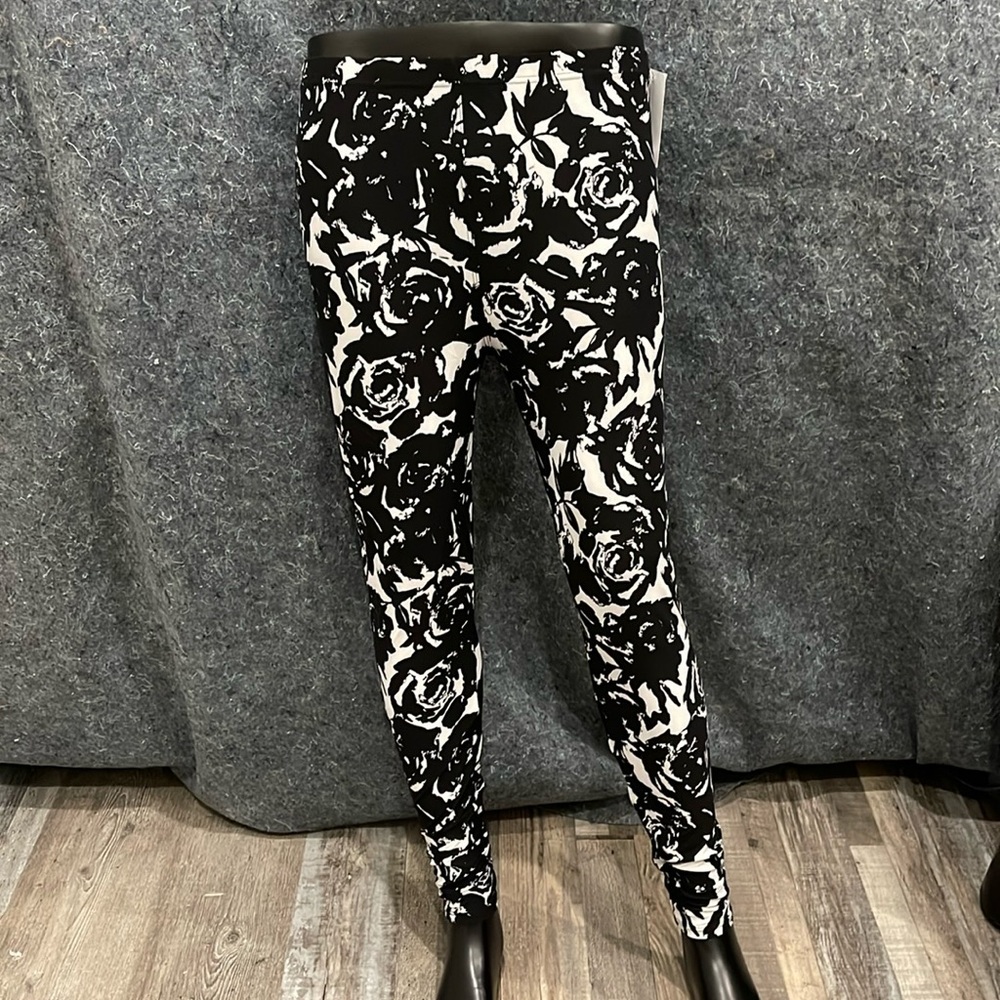 NEW La Lviv WOMENS Plus Size Black White Stretch Waist Legging Pants SOFT